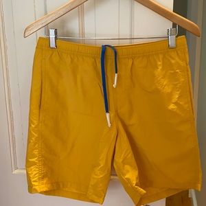 NWT Gap Men’s Small 7” weekend short golden yellow